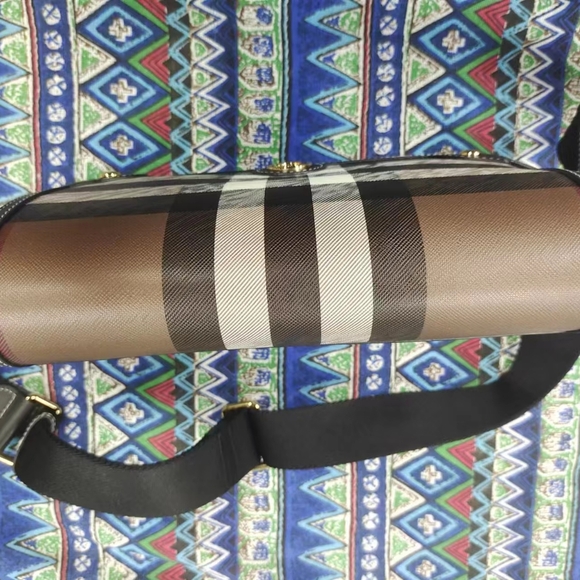 BURBERRY Note Check Bag - Picture 2 of 9